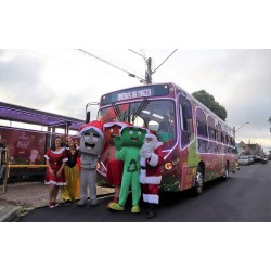 Ônibus da Magia circula pelas ruas centrais de Campo Largo